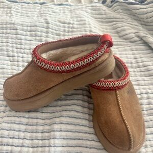UGGS "SLIP ONS" SIZE 13Y